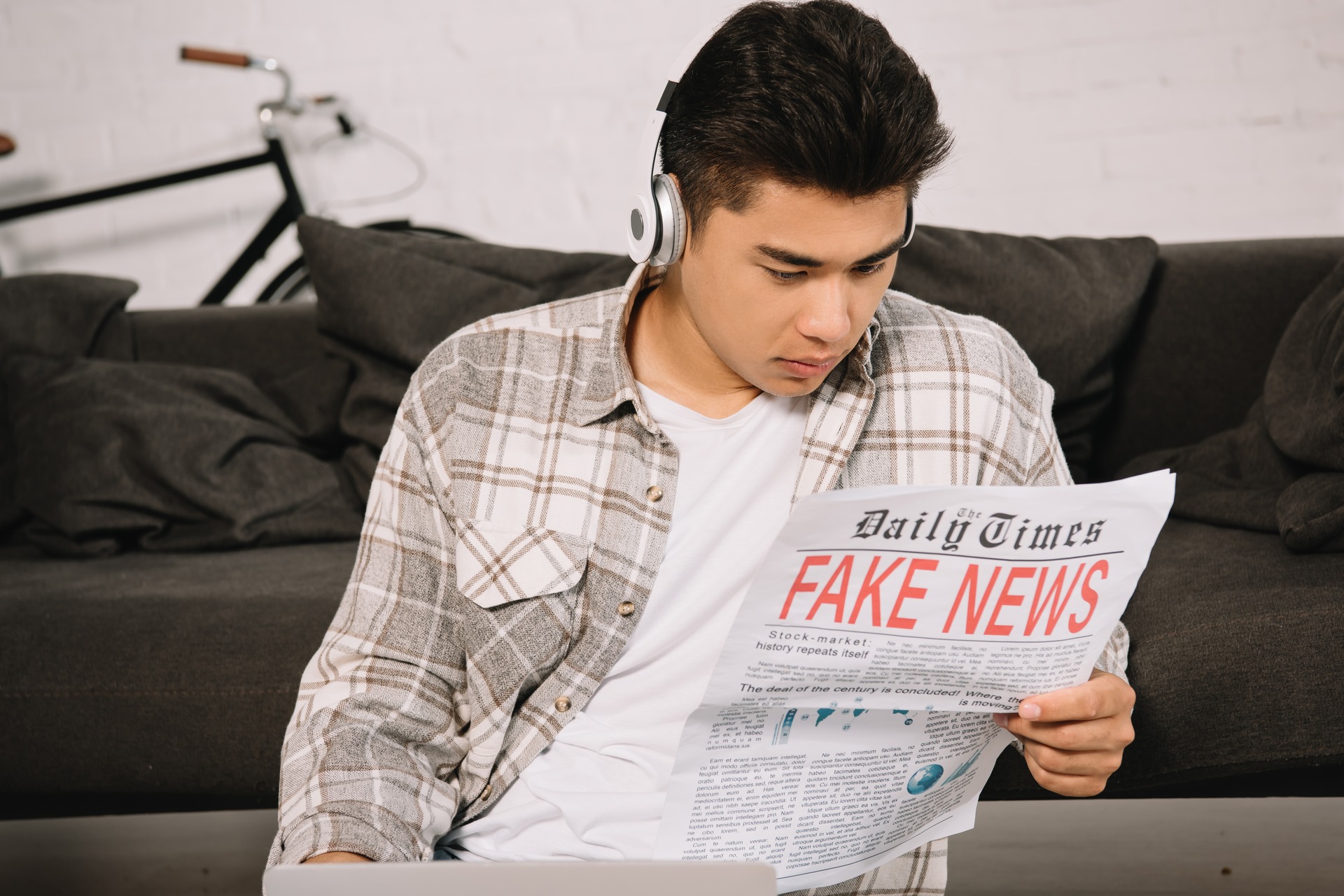 A Teen’s Guide to Spotting Fake News on Social Media